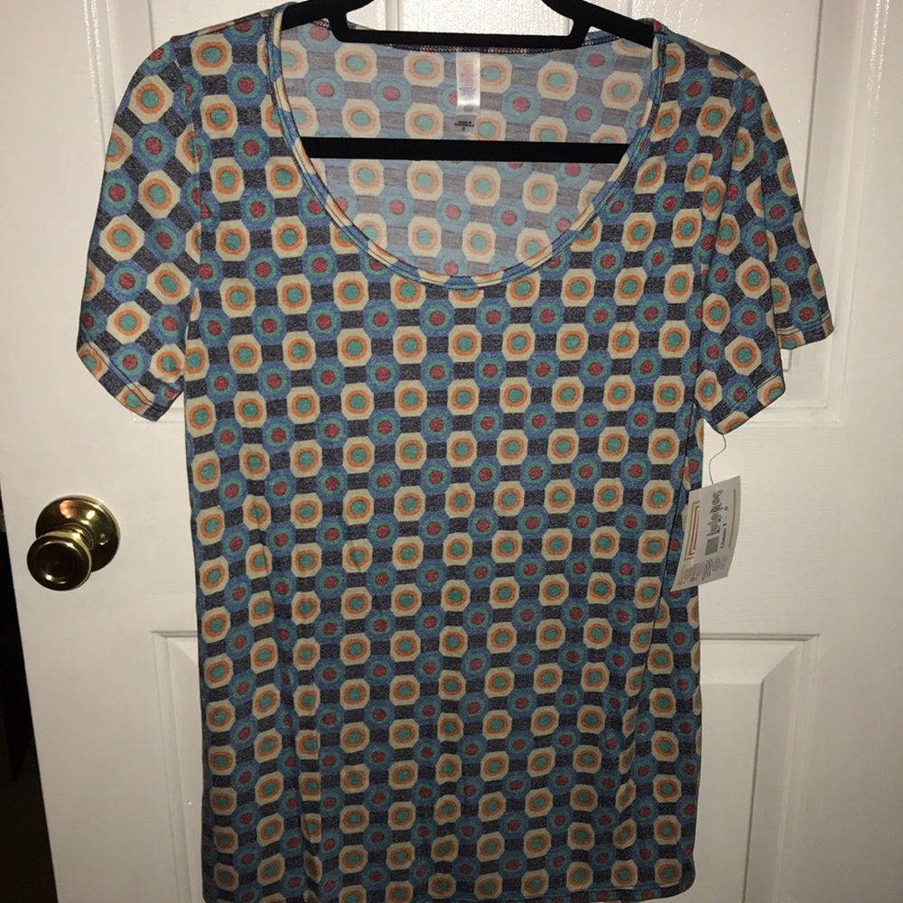 BNWT LuLaRoe Classic Tee size S